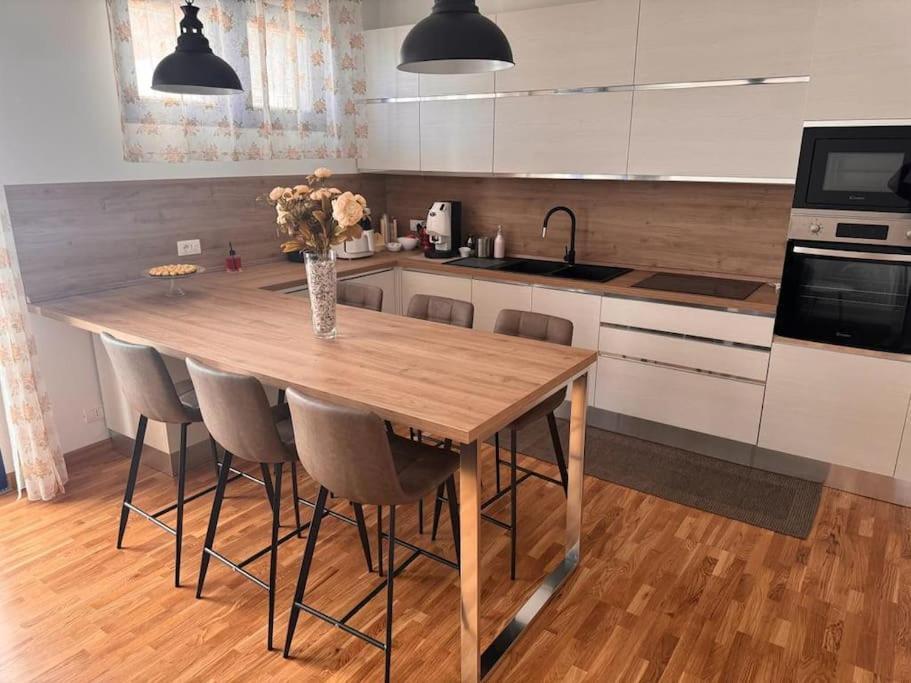 La Maison De Monique بوليكورو المظهر الخارجي الصورة